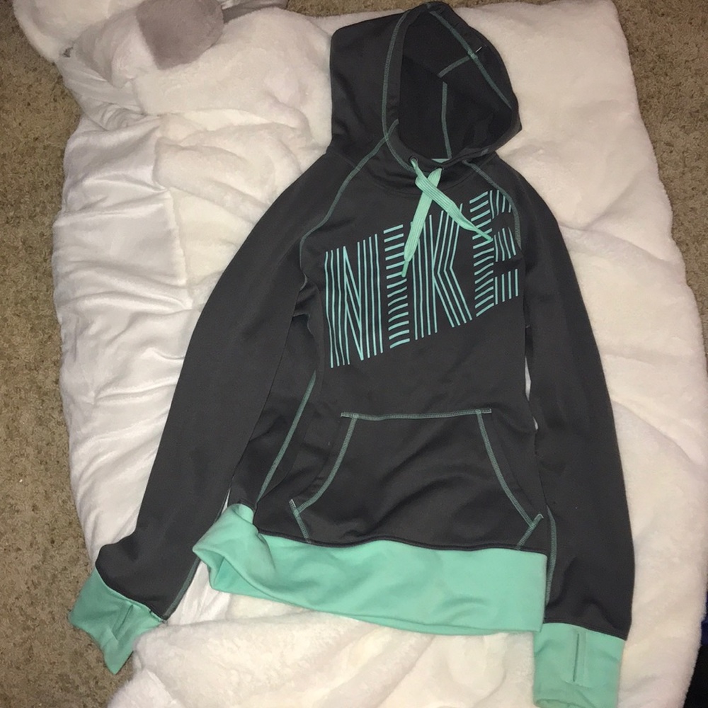 Nike Therma-Fit Sweatshirt (Never Worn)